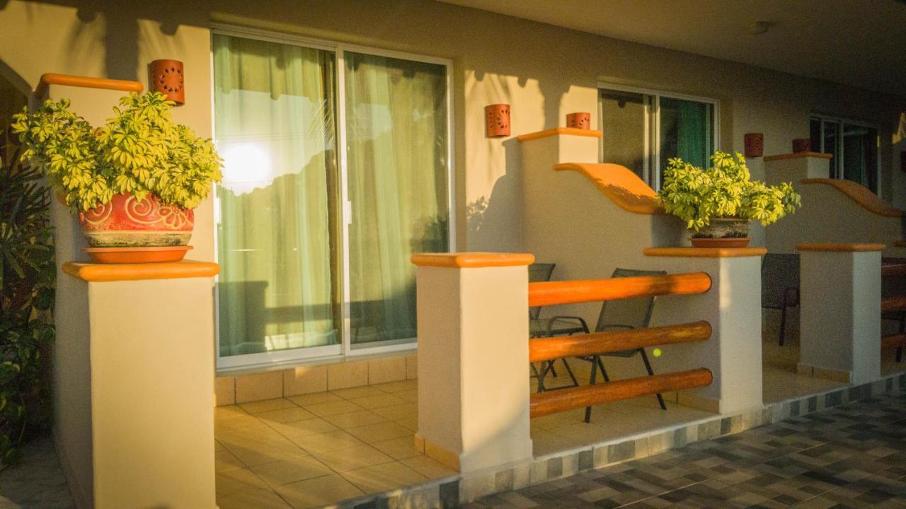 Bonito Hotel By Arans Сіуатанехо Екстер'єр фото